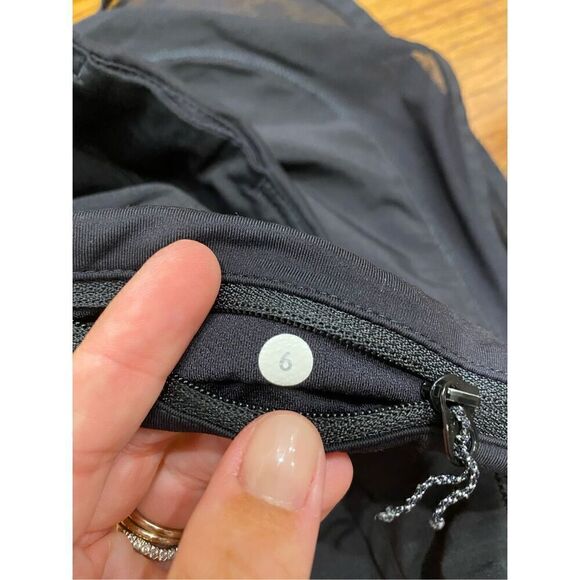 RARE VINTAGE!! Lululemon Hotty Hot Skirt *4-way Stretch size 6 - Picture 5 of 5